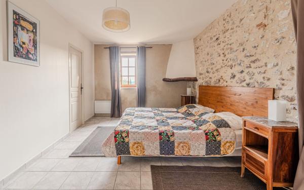 Maison à vendre    21 pièces •  Sainte-Anastasie