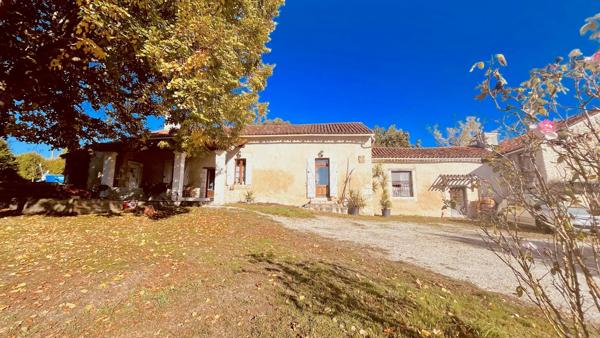 Belle maison en pierre dans un hameau paisible