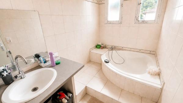 Vente                                                      Maison
                        
                     6 pièces                      114 m2                     à Pujols