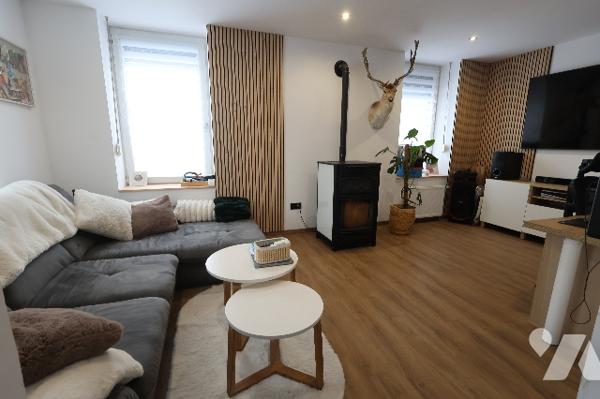 Posez vos meubles dans cette superbe maison entièrement rénovée, 5 chambres, bureau, garage, jardin.