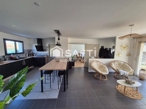 Maison contemporaine proche de Pau, avec joli jardin