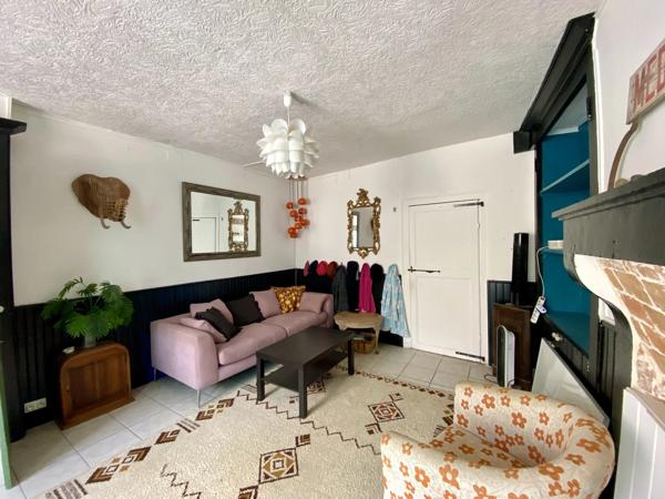 Maison avec espace pour un petit commerce à Bussière Poitevine