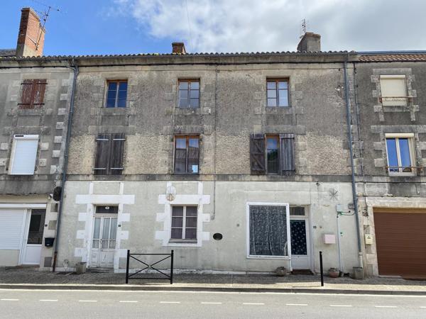 Maison avec espace pour un petit commerce à Bussière Poitevine