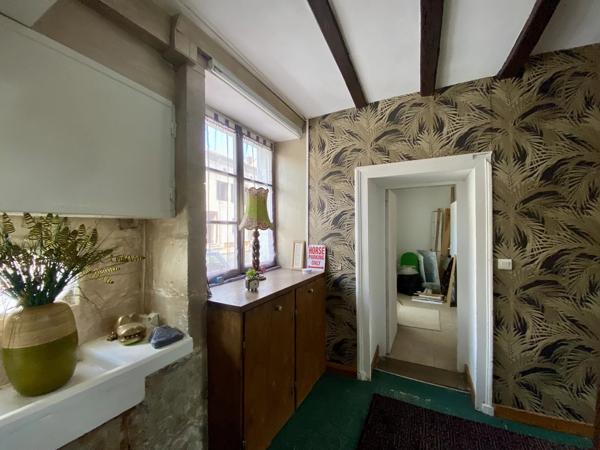 Maison avec espace pour un petit commerce à Bussière Poitevine
