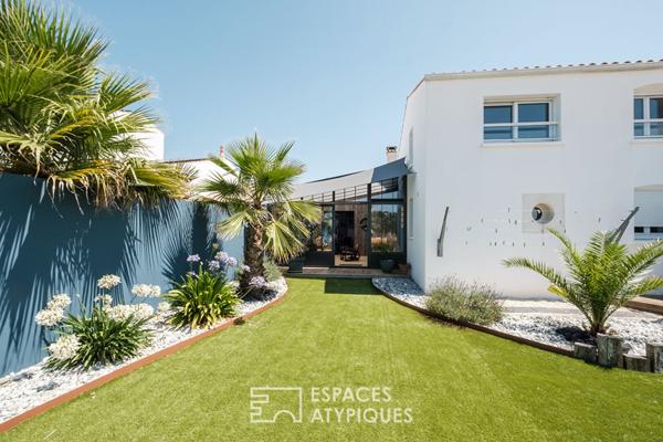 Familiale aux volumes généreux et sa piscine intérieure