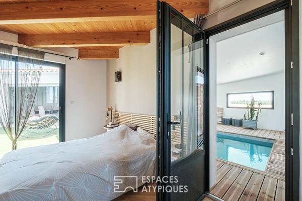 Familiale aux volumes généreux et sa piscine intérieure