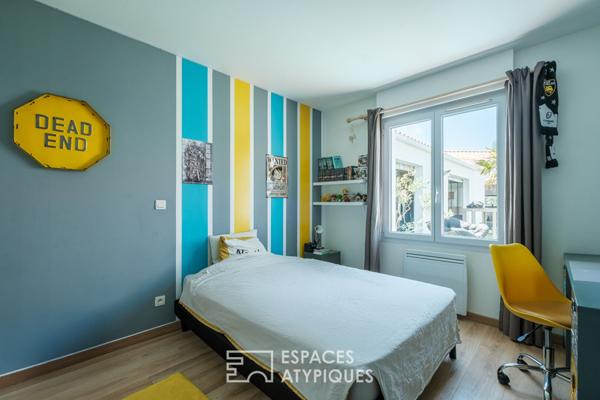 Familiale aux volumes généreux et sa piscine intérieure