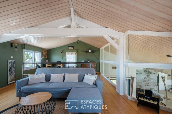 Familiale aux volumes généreux et sa piscine intérieure