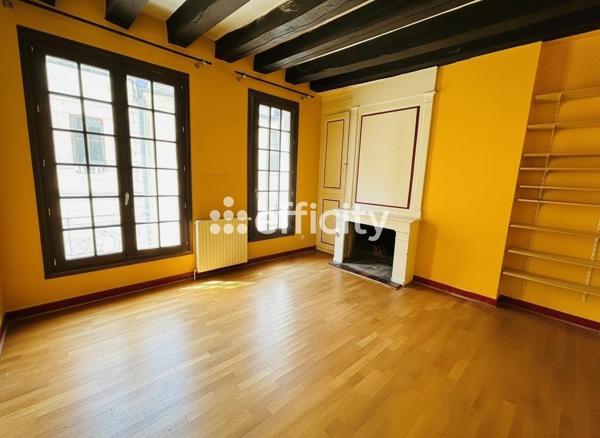 Appartement
         2 pièces
        - 47 m² 149 900 € *