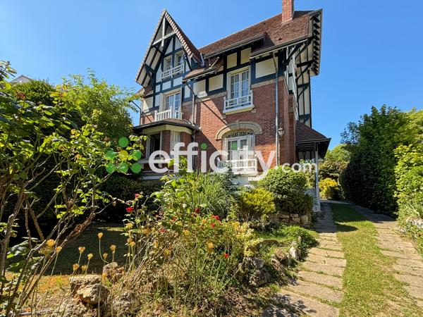 Maison
         8 pièces
        - 172 m² Bien prestige 1 800 000 € *