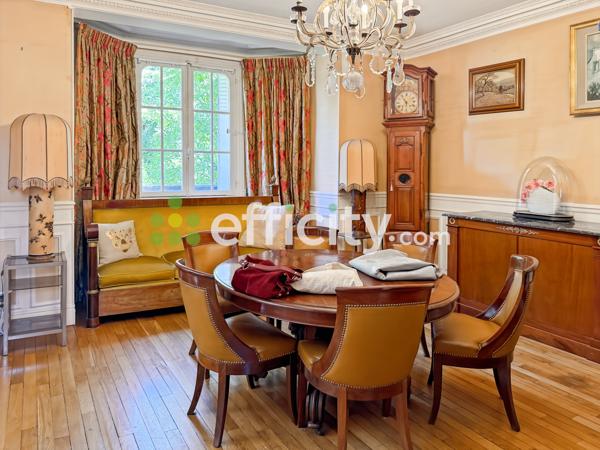 Maison
         8 pièces
        - 172 m² Bien prestige 1 800 000 € *