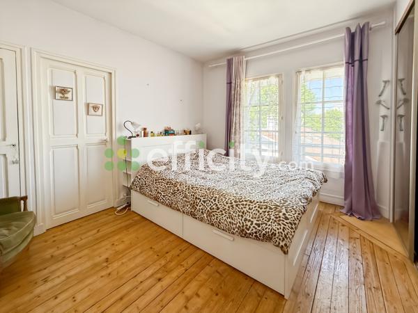 Maison
         8 pièces
        - 172 m² Bien prestige 1 800 000 € *