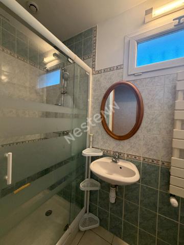 Maison a étage avec 3 chambres, garage et grand extérieur !