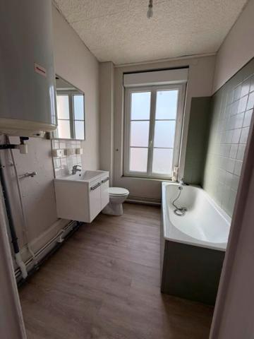 APPARTEMENT F2 1ER ETAGE BOURG ACHARD