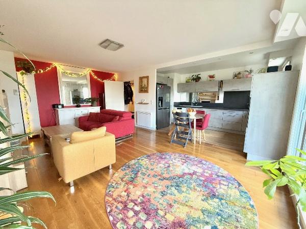 APPARTEMENT de 4 pièces 3 chambre de 84m² avec JARDIN. Parking en sous-sol.