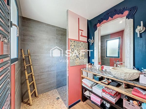 PROPRIÉTÉ  4 CHAMBRES - PISCINE ET JARDIN PAYSAGER