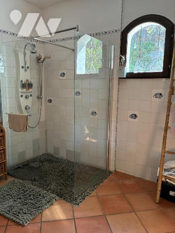 VILLA T6 AVEC GRAND TERRAIN GARAGE ET PISCINE A FAYENCE