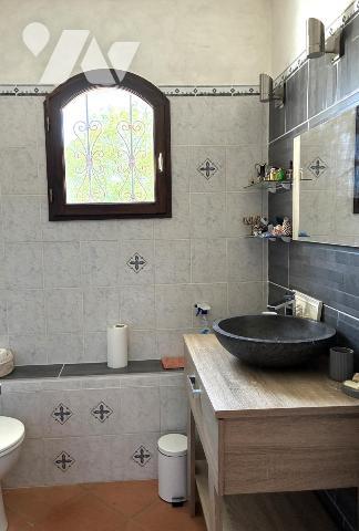 VILLA T6 AVEC GRAND TERRAIN GARAGE ET PISCINE A FAYENCE