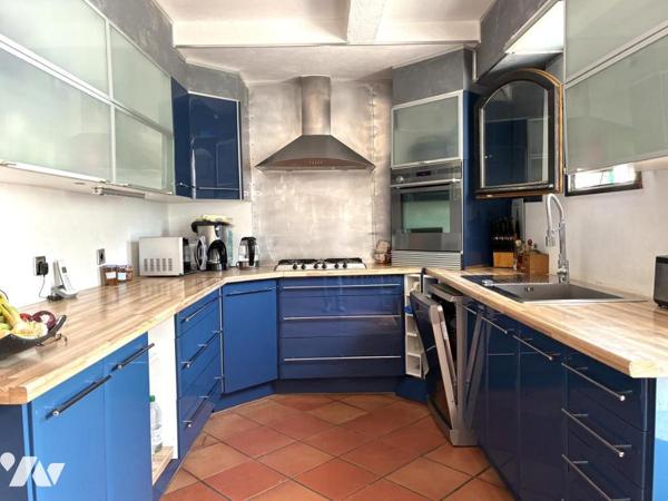 VILLA T6 AVEC GRAND TERRAIN GARAGE ET PISCINE A FAYENCE