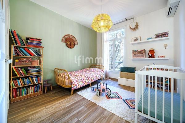 Marseille 7ème / Appartement rénové / Terrasse Véranda