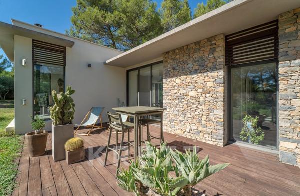 Villa d'architecte moderniste de plain-pied au coeur du quartier de la Cigale