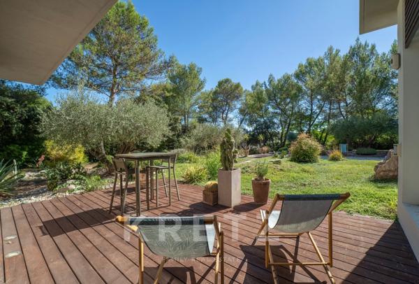Villa d'architecte moderniste de plain-pied au coeur du quartier de la Cigale