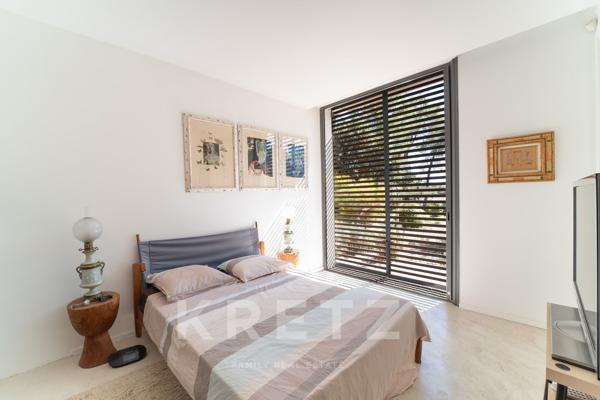 Villa d'architecte moderniste de plain-pied au coeur du quartier de la Cigale