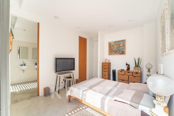 Villa d'architecte moderniste de plain-pied au coeur du quartier de la Cigale