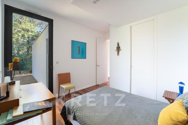 Villa d'architecte moderniste de plain-pied au coeur du quartier de la Cigale