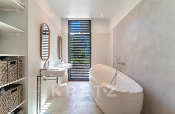 Villa d'architecte moderniste de plain-pied au coeur du quartier de la Cigale