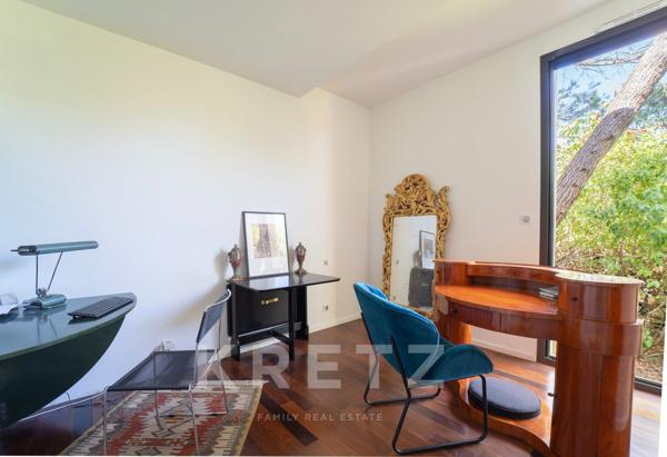 Villa d'architecte moderniste de plain-pied au coeur du quartier de la Cigale