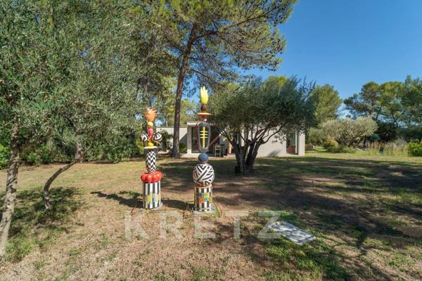 Villa d'architecte moderniste de plain-pied au coeur du quartier de la Cigale