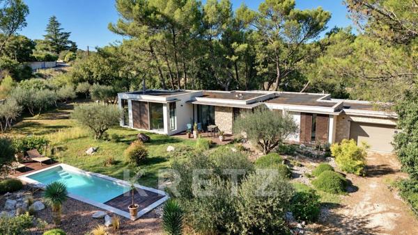 Villa d'architecte moderniste de plain-pied au coeur du quartier de la Cigale