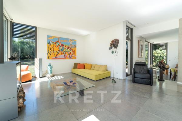 Villa d'architecte moderniste de plain-pied au coeur du quartier de la Cigale