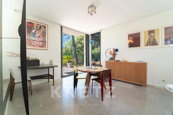 Villa d'architecte moderniste de plain-pied au coeur du quartier de la Cigale