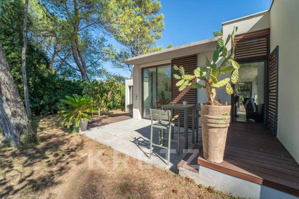 Villa d'architecte moderniste de plain-pied au coeur du quartier de la Cigale