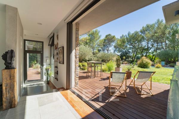 Villa d'architecte moderniste de plain-pied au coeur du quartier de la Cigale