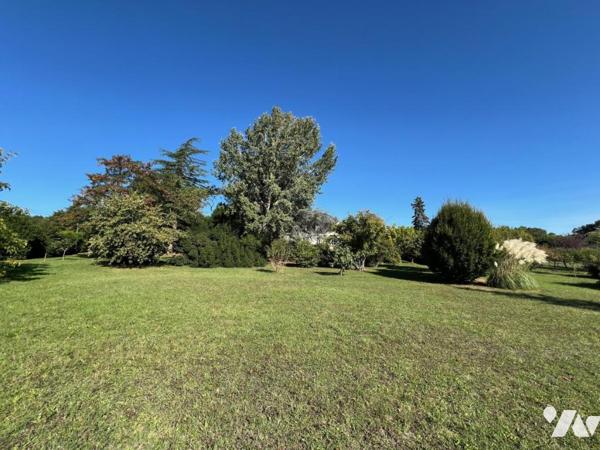 Au THOUREIL Maison avec vie de plain-pied dans parc paysager 