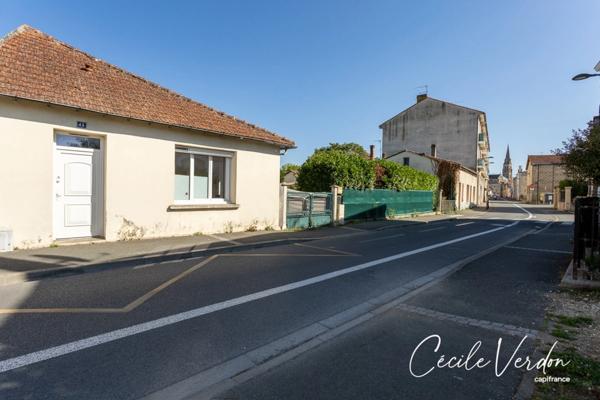 Maison de plain-pied à vendre 2 pièces de 78 m2 située au centre-ville de Bergerac, avec jardin de 440 m2, BERGERAC (24)