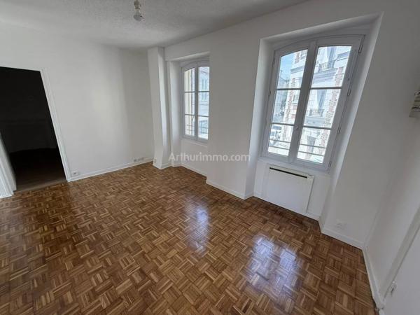 Location                                                      Appartement
                        
                     3 pièces                      47 m2                     à Brunoy