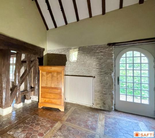 285 m2 hab et dépendances sur 4036 m2 clos de murs