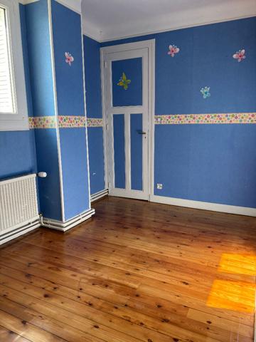 Maison 108.51m2 sur 400m2 de terrain plat avec dépendance.