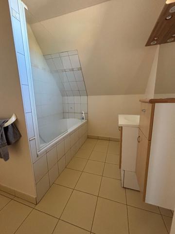 Maison 108.51m2 sur 400m2 de terrain plat avec dépendance.