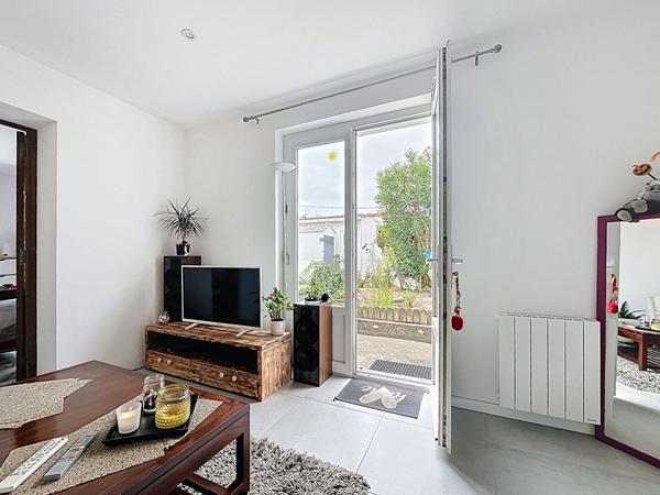 Exclusivité Nestenn : Maison Lumineuse Rénovée à Saint Gilles Croix de Vie, Proche Plage et Commodités !