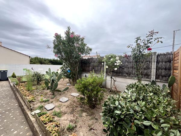 Exclusivité Nestenn : Maison Lumineuse Rénovée à Saint Gilles Croix de Vie, Proche Plage et Commodités !