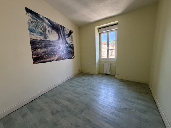 Immeuble
         5 pièces
        - 85 m² 121 900 € *