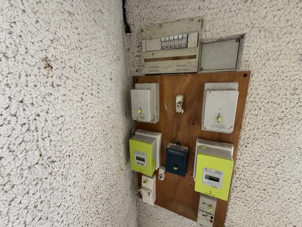 Immeuble
         5 pièces
        - 85 m² 121 900 € *
