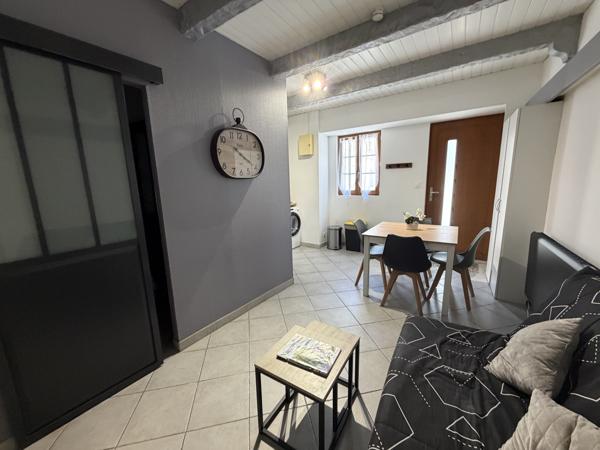 Immeuble
         5 pièces
        - 85 m² 121 900 € *