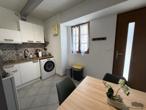 Immeuble
         5 pièces
        - 85 m² 121 900 € *