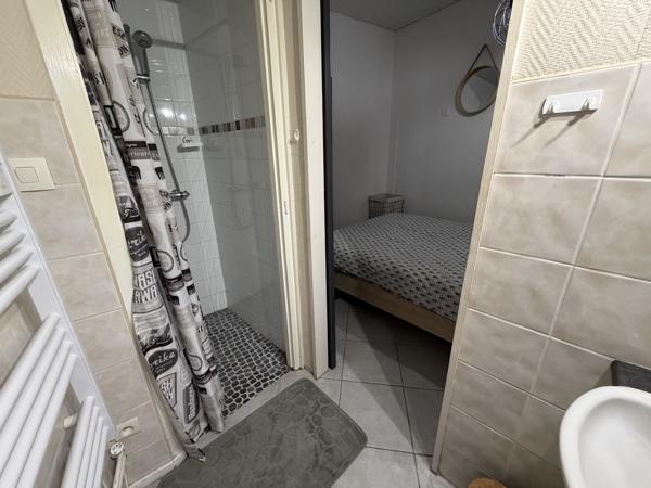 Immeuble
         5 pièces
        - 85 m² 121 900 € *